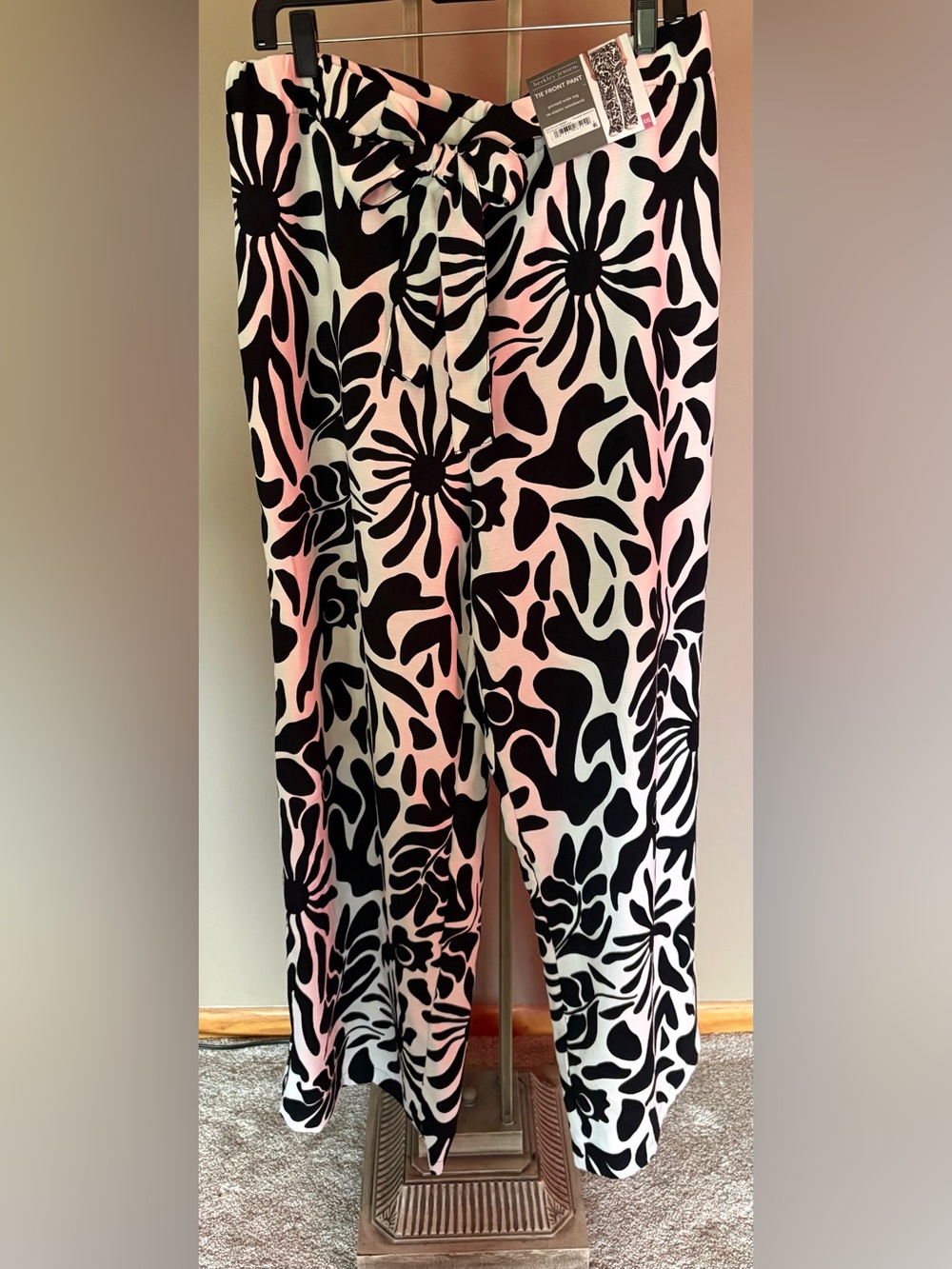 Berkeley and Jensen Black & White Floral Wide-Leg Pants Bow at Waist size XXL